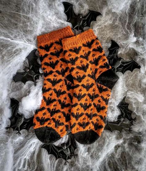 Colorwork Socks, Leaf Knitting Pattern, Halloween Knitting Patterns, Halloween Knitting, Colorwork Knitting Patterns, Fall Knitting Patterns, Halloween Socks, Fall Knitting, Colorwork Knitting