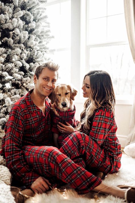 Christmas Pajamas For The Whole Family. - Mia Mia Mine Christmas Pictures Friends, Family Christmas Pictures Outfits, Christmas Couple Photos, Dog Christmas Pictures, Christmas Couple Pictures, Christmas Pictures Outfits, Christmas Family Photoshoot, Christmas Card Pictures, Xmas Photos