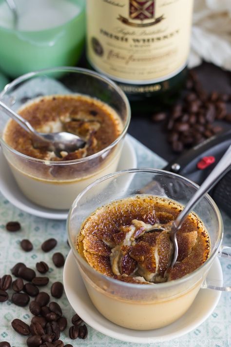 Ramekin Desserts, كريم بروليه, Boozy Cakes, Coffee Creme Brulee, Chocolate Creme Brulee, Brulee Recipe, Creme Brulee Recipe, Chocolate Creme, Burnt Sugar