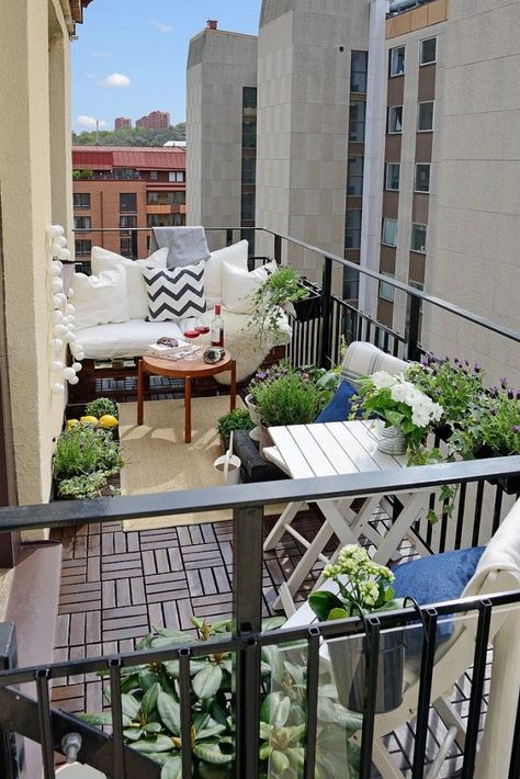 open balcony is a great idea too Patio Balcony Ideas, Balcon Mic, Narrow Balcony, Small Apartment Balcony Ideas, Boho Apartment, Small Patio Decor, Apartment Balcony Garden, Balkon Decor, Boho Apartments