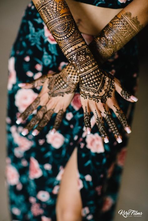 Indian wedding of Khushi & Mehul at Sheraton Hua Hin – Thailand Mendi Photos, Mehendi Photography Ideas, Henna Poses, Event Poses, Mehandi Photography, Mehandi Pose, Mehandi Shoot, Mehendi Pose, Mehendi Photography Bridal