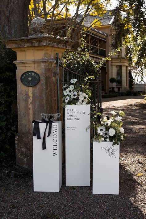 Make an entrance! Your welcome sign is your way to greet your guests, let them know that they are in the right spot, and kick off the mood for the rest of the day! The welcome sign is a great piece that can be repurposed and paired with your seating chart or at cocktail hour. 2026 Wedding, Entrance Signage, Wedding Sign Decor, Visual Gallery, Party Entrance, Wedding Entrance Decor, Dream Wedding Decorations, Wedding Entrance, Welcome Signs