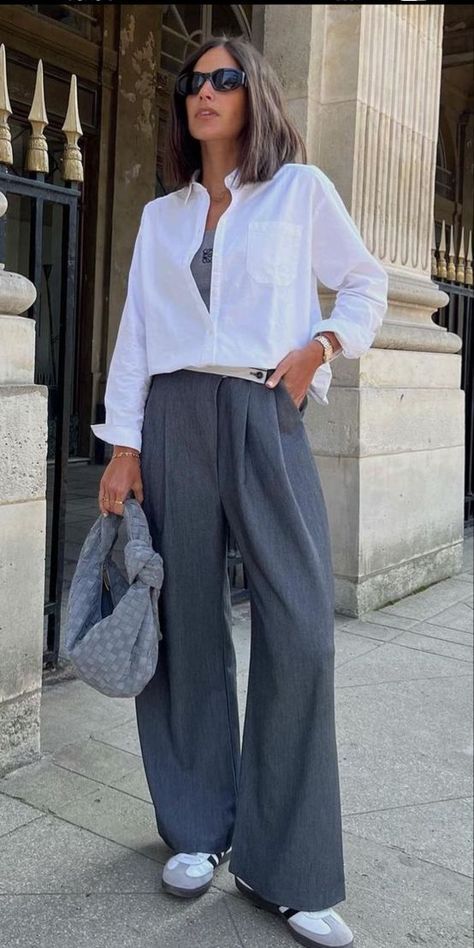 Grey Trousers Outfit Women, Grey Trousers Women, Trousers Street Style, Beige Blazer Outfit, Wide Leg Trousers Outfit, Minimal Style Outfits, Grey Pants Outfit, Wide Leg Outfit, Looks Adidas