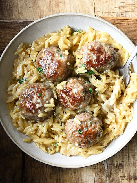 Swedish Meatball Orzo - Serving Dumplings Meatballs Ikea, Meatball Orzo, Ground Beef Meatballs, Juicy Meatballs, Creamy White Sauce, Pasta Varieties, Breakfast Soup, Meatball Sauce, Orzo Recipes