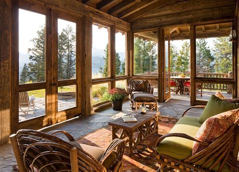 Rustic cabin sunroom that flows into the deck acts as a bridge between the interior and the outdoors [Design: Miller Architects LTD] Cabin Sunroom, Rustic Sunroom, Small Lake Houses, Screened Porch Designs, Balkon Decor, Carolina House, Sunroom Designs, Rustic Porch, Lake House Plans