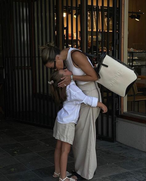 Mom And Daughter Aesthetic Faceless, Future Mommy, Moms Goals, Mommy Goals, Dream Family, Inspo Pics, Future Mom, Dear Future, Future Lifestyle