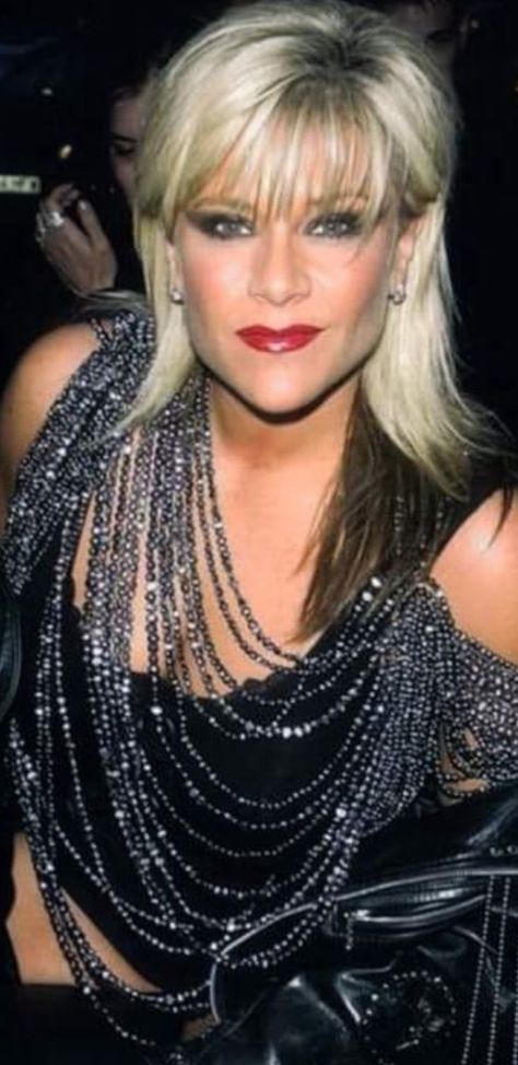 90s Female Singers, Foxes Singer, Samantha Fox 80s, Madonna Photos, Country Music Stars, Female Singers, Music Star, Country Music, Pin Up