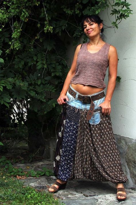 Jean Diy, True Yoga, Yoga Harem Pants, Harem Jeans, Jeans Diy, Old Jeans, Upcycled Denim, Diy Shirt, Mode Inspiration