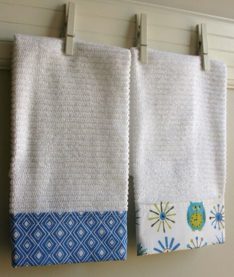 Dish Towels Diy, Kitchen Towels Diy, Dish Towel Crafts, Kitchen Towels Crafts, Tea Towels Diy, Kitchen Sewing, Handmade Presents, Diy Towels, Towel Ideas