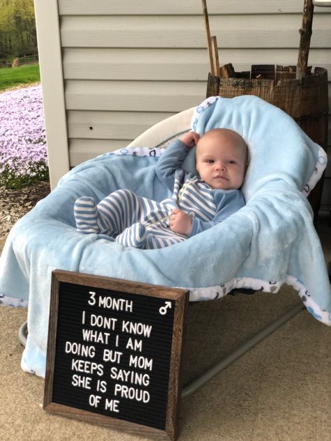 Four Months Letter Board, Five Month Letter Board, Three Month Milestones Photo Ideas, 3 Month Picture Ideas, Baby Board Ideas, 3 Month Baby Photoshoot Boys, 3 Months Baby Photography Boy, 3 Month Baby Picture Ideas, 3 Month Photoshoot Ideas