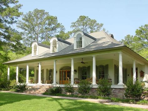 Acadian Style Homes Louisiana, Acadian Style Homes, Low Country Homes, Creole Cottage, Louisiana Homes, Southern House, Southern House Plans, Southern Homes, Cottage House