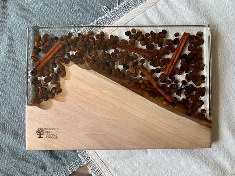 Natural Edge Wood, Resin And Wood Diy, Walnut Tree, Different Types Of Wood, Chopping Block, Diy Epoxy, Epoxy Resin Wood, Wood And Resin, Epoxy Resin Art