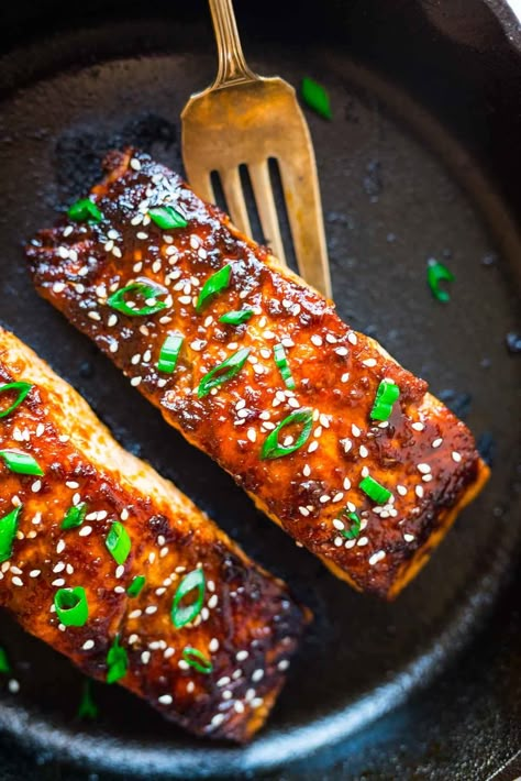 Soy Ginger Salmon {Fast, Healthy Asian Salmon Recipe} – WellPlated.com Soy Ginger Salmon, Salmon Marinade Recipes, Simple Baked Salmon, Asian Salmon Recipes, Soy Ginger, Ginger Salmon, Salmon Marinade, Sauce For Salmon, Honey Salmon