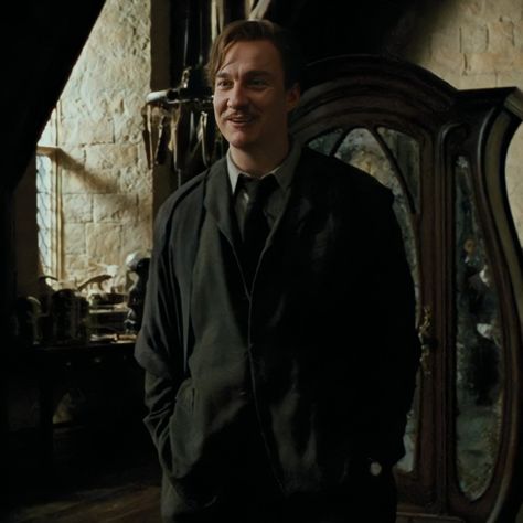 Remus Lupin Icons, Remus Lupin Moony, Remus Lupin Aesthetic, Lupin Harry Potter, Prisoner Of Azkaban, All The Young Dudes, Harry Potter Films, Remus Lupin, Harry Potter Marauders