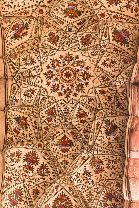 Beautiful ceiling Fresco at Badshahi Mosque (Imperial Mosque) | Lahore, Pakistan. Badshahi Mosque Interior, Lahore Architecture, Pakistan Architecture, Islam Architecture, Ceiling Fresco, Pakistan Design, Badshahi Mosque, Red Ceiling, Fresco Art