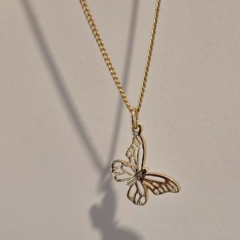 gold plated full butterfly charm chain women collegeates personalised necklace Gold Butterfly Jewelry, Butterfly Chain, Butterfly Necklace Gold, Personalised Necklace, Chain Women, Fairy Jewelry, Charm Chain, Jewellery Sets, Butterfly Jewelry