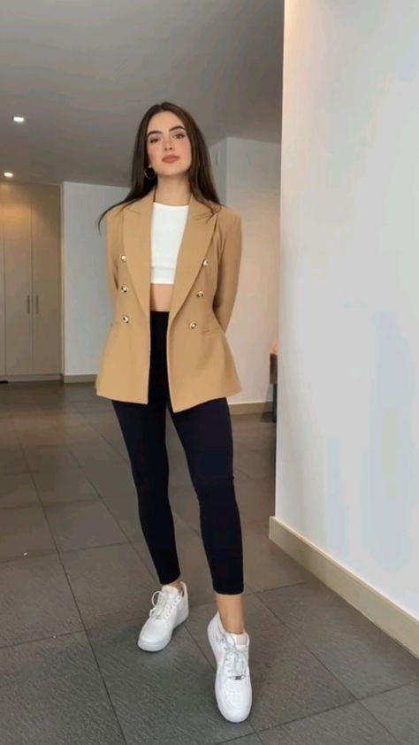 Formal Outfits For Graduation, Outfits Elegante Sport, Ootd Frio Casual, Outfit Semi Formal Mujer, Outfit Sport Elegante Mujer, Outfits Sport Elegante Mujer, Semiformal Outfit Mujer, Semiformal Outfit, Outfit Semiformal