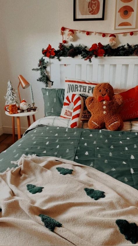 Holiday Bedroom Decor, Seasonal Room, Holiday Room Decor, Holiday Bedroom, Christmas Dreaming, Holiday Room, Cozy Christmas Decor, Preppy Christmas, Cosy Christmas