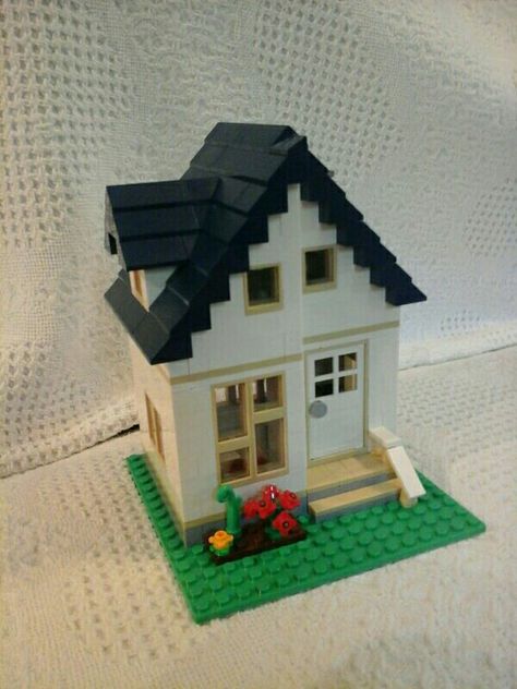 Cute  lego  houses Lego Cottage, Lego Town Ideas, Cheap Lego, Lego Beach, Cute Lego, Lego Crafts, Lego House Ideas, Lego Houses, Lego Animals