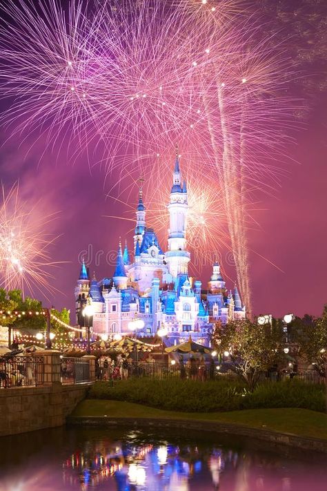 Disneyland Fireworks, Drawing Basics, Side Quest, Shanghai Disneyland, Disney Fairy, Disney Shanghai, Scene Image, Disney Castle, Burj Khalifa