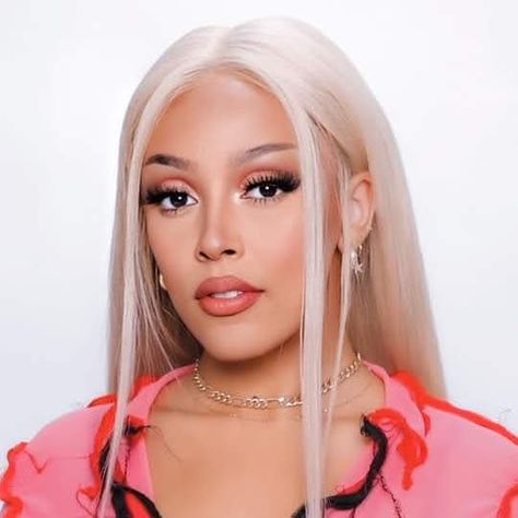 Doja cat Doja Cat Blonde Hair, Dojo Cat, Wallpaper Cat, Synthetic Lace Wigs, Cat Icon, James Charles, High Ponytails, Cat Aesthetic, Female Singers