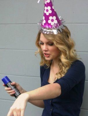 December 13, 2013!! love you Taylor!! HAPPY BIRTHDAY 24TH TAYLOR SWIFT<3 Happy Birthday Taylor Swift, Birthday Taylor Swift, Taylor Swift Fotos, Lauren Taylor, Taylor Swift Birthday, Alycia Debnam Carey, Taylor Swift Funny, Blonde Guys, Red Taylor