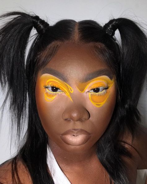 Crazy Makeup Art, Orange Makeup Looks, Yellow Makeup Looks, Crazy Makeup Looks, Heart Eye Makeup, Creative Halloween Makeup, Makeup Themes, Heart Makeup, Brown Girls Makeup