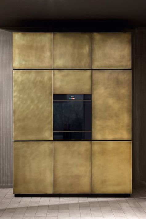 “The place I like best in this world is the kitchen. No matter where it is, no matter what kind, if it’s a kitchen, if it’s a place where they make food, it’s fine with me” - BANANA YOSHIMOTO - (Minacciolo Kitchen Design) Ryan Saghian, Room Dividing, Metal Room Divider, Brass Plates, Brass Kitchen, Cosy Home, Gold Kitchen, Gold Interior, Industrial Kitchen