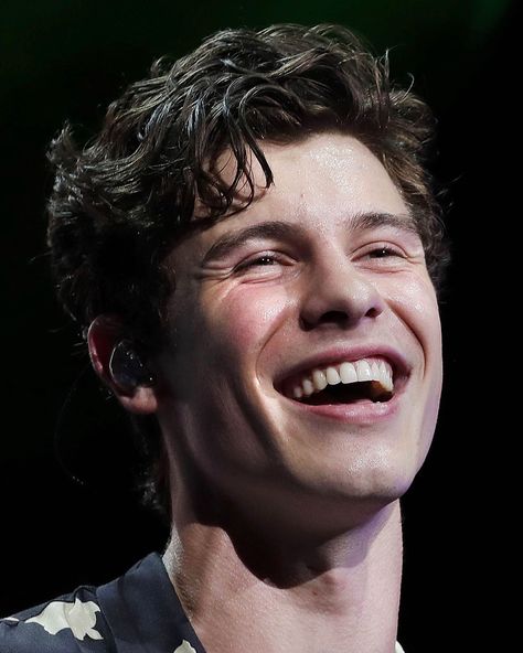 Closeups #SummerFest Shawn Mendes Laughing, Shawn Mendes Smiling, Shawn Mendes Magcon, Kids In Love, Summer Fest, Feel Like Giving Up, Caving, Army Love, Shawn Mendes