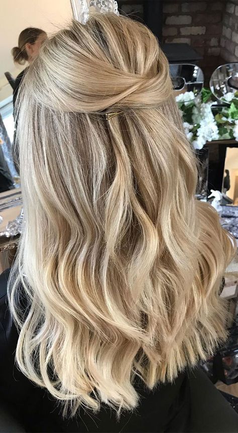 Easy half up half down We have a simple half up for dirty blonde looks. This one has two separate hair from left and right... Blonde Looks, Easy Wedding Guest Hairstyles, Half Up Wedding, Easy Wedding, Hairstyles Indian, Simple Prom Hair, Guest Hair, Birthday Hairstyles, Hairstyles Trendy