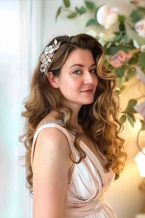 Save this pin for adorable wedding guest hairstyles that will make your long hair look amazing! Don't get caught without the perfect style for your next big event. Tap to see 25 gorgeous styles, including cute side part curls. Side Part Curls, Hair Pinned Back, Romantic Waves, Guest Hairstyles, Side Curls, Side Part Hairstyles, Side Hairstyles, Wedding Guest Hairstyles, Long Hair Wedding Styles