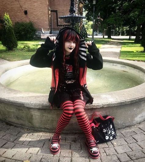 Scene Queen Outfit, Emo Scene Outfits, Scene Goth, Emo Scene Hair, Strange And Unusual, Outfits 2000s, Scene Outfits, Alt Outfits, Striped Tights