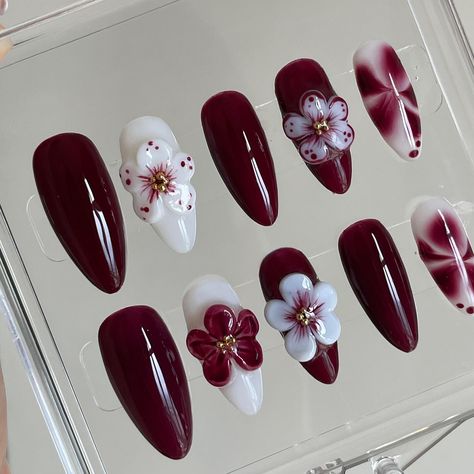 Detailed hand sculpted 3d flowers ❣️ Three D Nail Art, Pretty Gel Nails Simple, Nail Inspiration Dark Red, 3d Leaf Nails, 3d Sculpted Flower Nails, Red 3d Nail Art, Last Of Summer Nails, 3d Flowers On Short Nails, Dark Red Nails With Flowers