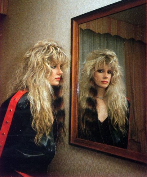 Rock Chick Hair, 80s Rocker Hair, Metal Hairstyles, Glam Rock Hair, 80s Rock Hair, 80s Haircuts, Rock And Roll Hair, 80s Rock Fashion, 80s Glam Rock