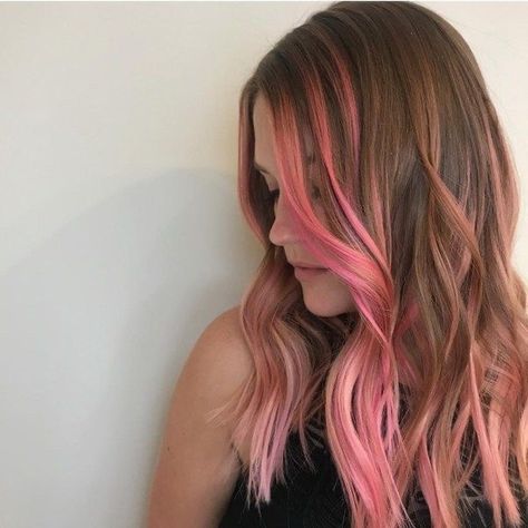 Pink Balayage With Money Piece, Money Piece Balayage Pink, Money Piece Pink Hair, Brown Hair Pink Money Piece, Pink Money Piece Hair, Balayage Money Piece, Pink Money Piece, Rose Balayage, 2023 Energy