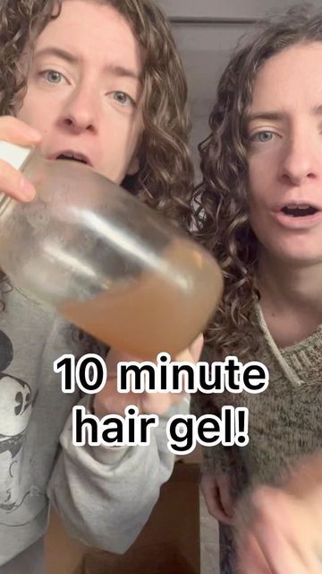 Mary&Magdalene on Instagram: "Homemade hair gel is SO easy to make! It’s as simple as two ingredients, flax seeds and water. Bring them to a boil for about 10 minutes until thick. We added a little eucalyptus essential oil but that’s totally optional! This hair gel has no preservatives, that being said it needs to stay in the fridge and will spoil in about 2 weeks. There are ways to add preservatives such as citric acid and vitamin E but precise percentages have to be taken into account. Tha Homemade Hair Gel Recipe, How To Make Homemade Hair Gel, How To Make Hair Gel At Home, Homemade Hair Gel, Homemade Toiletries, Hair Gel Recipe, Embroidery Jeans Diy, Natural Hair Gel, 4b Hair