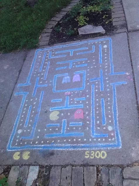 sidewalk chalk art retro pac man 1980's video game art Retro Chalk Art, Marvel Chalk Art, Side Wall Chalk Ideas, Chalk Art Festival Ideas, Chalk Art On Wall, Abstract Chalk Art, Easy Side Walk Chalk Art For Kids, Chalk On Sidewalk, Fun Sidewalk Chalk Ideas