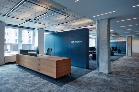 » neXenio Offices by de Winder Architekten Office Lobby Design, Ceiling Cladding, Blue Interior Design, Office Lobby, Blue Office, Reception Desks, Corporate Interiors, Lighting Concepts, Built In Furniture