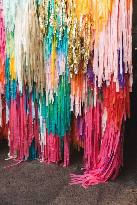 Layering gives streamers higher production value -- great for a seaweed feel!! Colourful Party Ideas, Colorful Party Backdrop, Layered Streamer Backdrop, Colorful Wedding Backdrop, Fringe Wall Backdrop, Tissue Paper Backdrop, Colourful Wedding Decorations, Photobooth Wall, Colourful Decorations