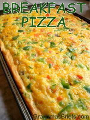 Pizza Crescent Roll, Breakfast Pizza Crescent Roll, Red And Green Peppers, Breakfast Pizza Recipe, Pizza Recipes Easy, Green Peppers, Crescent Roll, Grandmas Recipes, Breakfast Pizza