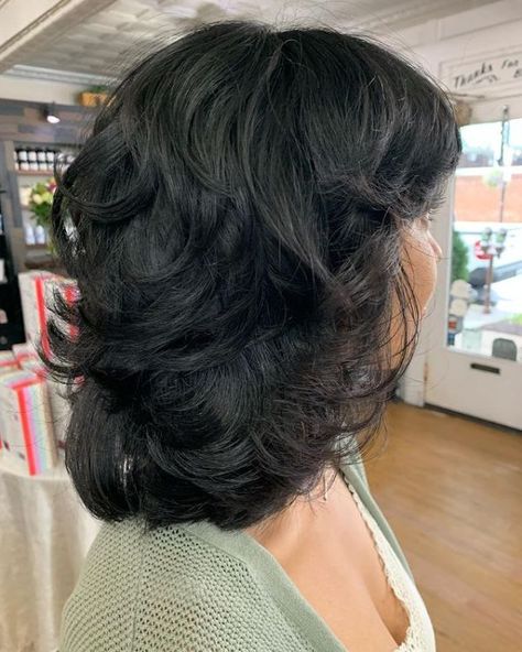 Manageable Medium Thick Wavy Hair Short Thick Hair Wavy, Shoulder Length Hair Cuts With Layers 50, Lot Of Layers Haircut Medium, Thick Layered Hair Medium, Short Haircut With Layers, Coquette Hair, Bob Hairstyle Ideas, Layered Thick Hair, Thick Wavy Hair