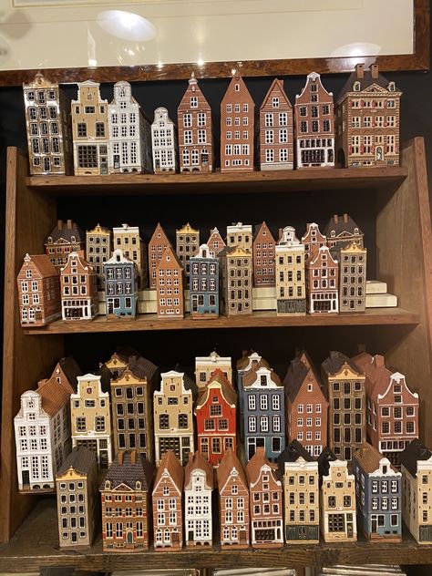 Pottery Christmas Village, Dutch Decor Interiors, Christmas Clay House, Ceramic Doll House, Dutch Houses Interior, Christmas Ceramic Houses, Clay Christmas Village, Clay Houses Diy, Ceramic Houses Pottery