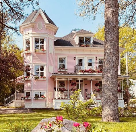 Can’t tell you how much I LOVE THIS PINK VICTORIAN! @maisonrosehudson 😍🩷🩵🎀Follow my other page👉 @victorianvintagepinkcottage @victorian_soiree Follow us on Facebook! www.facebook.com/VictorianSoiree . #mansionsofthegildedage #victorian #victorianvintagepinkcottage #oldhomes #rococo #gilded #vintage #victorian_soiree #victorianhouses #shabbychic #shabbychicdecor #shabbylovers #versaillespalace #versailles #frenchstyledecor #victorianstyle #marieantoinette #englishcountryhouse #georgianarch... Victorian Homes Pink, Gilded Vintage, Pink Victorian House, French Style Decor, Victorian Manor, Pink Victorian, Pink House, Victorian Wedding, English Country House