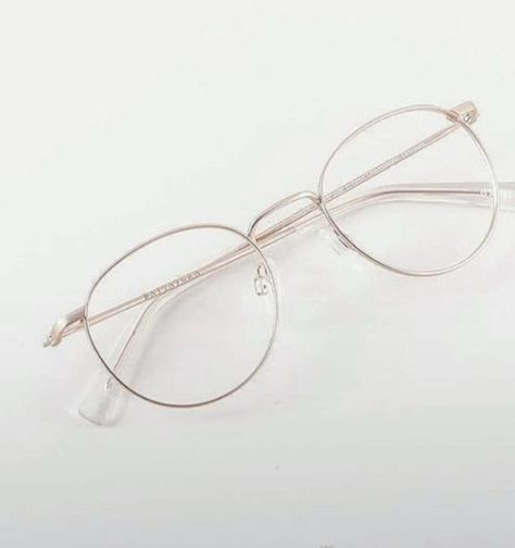 Trendy Glasses Frames 2022 Oval Face, Wire Rimmed Glasses Aesthetic, Glases Girl Aesthetic, Spectacles Frames Women, Eye Glasses Aesthetic, Aesthetic Glasses Frames, Glasses Frames For Girl, Clear Glasses Frames Women, Glasses Women Fashion Eyeglasses