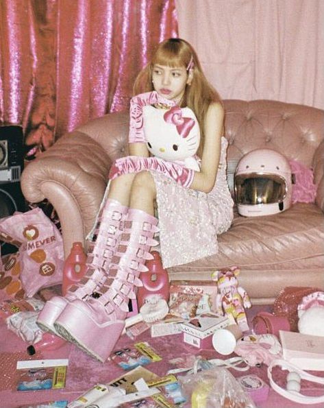 Lisa Blackpink Instagram, Hello Kitty Aesthetic, Fun Photoshoot, Lisa Bp, Y2k Pink, Photoshoot Concept, Personality Quiz, Vogue Korea, Lalisa Manobal