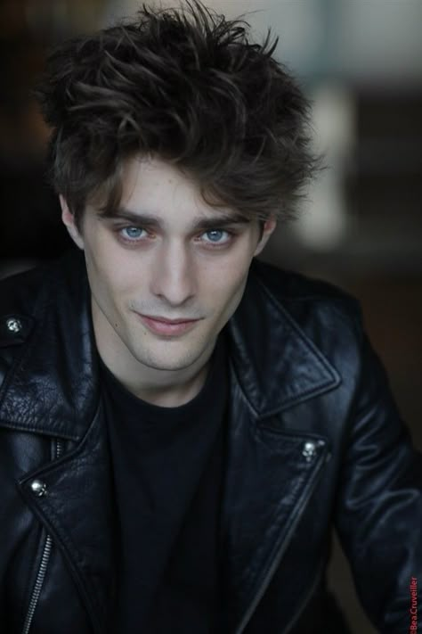 #Maxence #MaxenceDanetFauvel #skamfrance Maxence Danet, Maxence Danet Fauvel, Boy Photography Poses, Male Portrait, 인물 사진, Male Face, Serie Tv, Male Models, Celebrity Crush