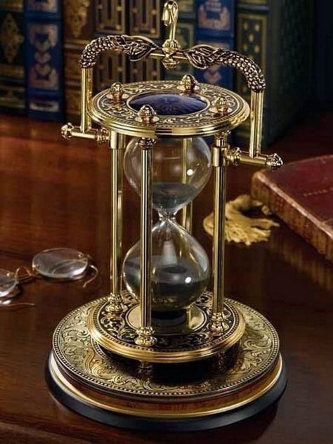 Late Night Randomness (27 Photos) - Suburban Men Décor Steampunk, Steampunk Gadgets, Mode Steampunk, Sand Clock, Steampunk House, Art Steampunk, Hourglasses, Sundials, Steampunk Decor