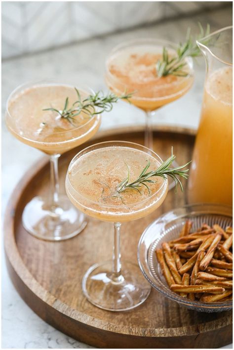 Spiced Pear Cocktail Elegant Drinks Aesthetic, Fall Holiday Cocktails, Fall Pear Cocktail, Food For Cocktail Party, Savory Cocktail Recipes, Fall Inspired Cocktails, Nye Cocktail Recipes, British Cocktails, Spiced Pear Cocktail