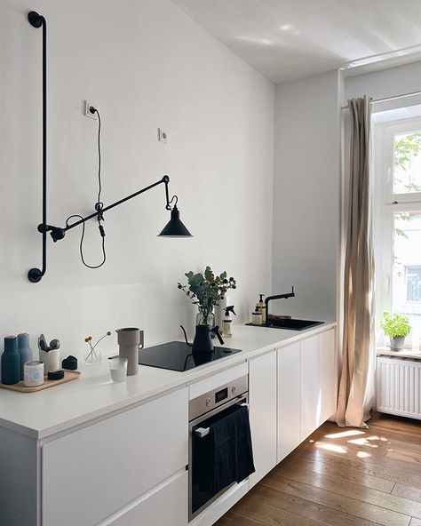 Alex (@_alexwess) • Instagram photos and videos Modern Minimal Interior, Minimalistic Kitchen, Minimal Kitchen Design, International Interior Design, Minimalist Interior Style, Simple Interior, Kitchen Stories, Minimalism Interior, Minimalist Living