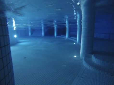 Aesthetic Pool, Dreamcore Aesthetic, Weirdcore Aesthetic, Water Aesthetic, Pool Rooms, Dreamcore Weirdcore, Dream Pools, Environment Concept Art, Indoor Pool